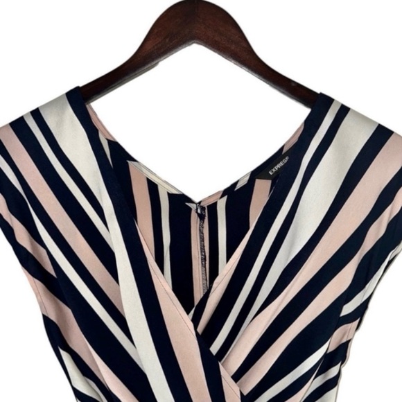 Express Navy Light Pink White Stripe V-Neck Short Sleeve Wrap Top Size Small - Picture 3 of 8
